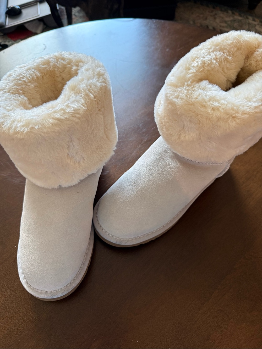 Women’s Classic Short Lightest Gray Ugg Boots